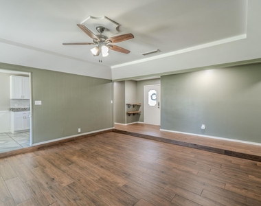 1701 Brookhaven Circle - Photo Thumbnail 4
