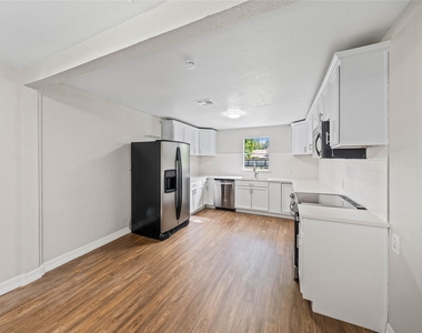 117 N Oak Street - Photo Thumbnail 6