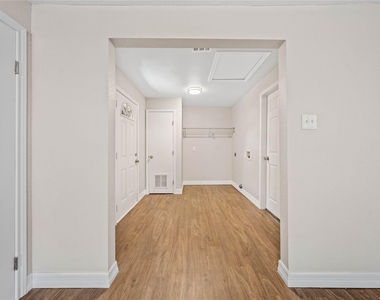 117 N Oak Street - Photo Thumbnail 24