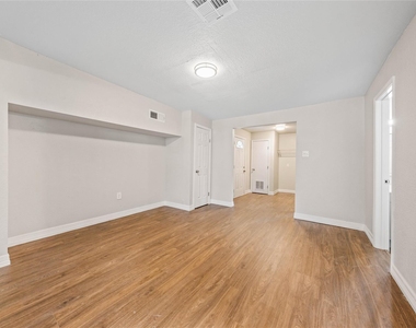 117 N Oak Street - Photo Thumbnail 23