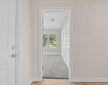 117 N Oak Street - Photo Thumbnail 14