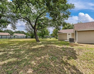 117 N Oak Street - Photo Thumbnail 30