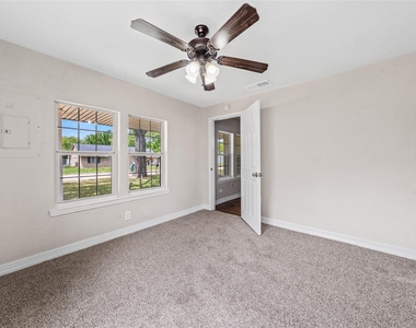 117 N Oak Street - Photo Thumbnail 13
