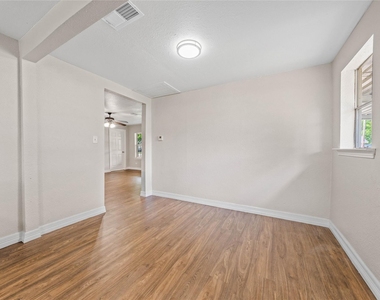 117 N Oak Street - Photo Thumbnail 9
