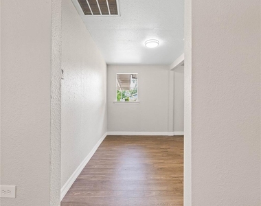 117 N Oak Street - Photo Thumbnail 5