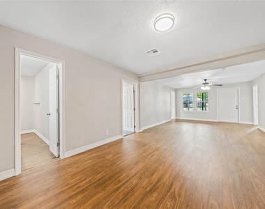 117 N Oak Street - Photo Thumbnail 18