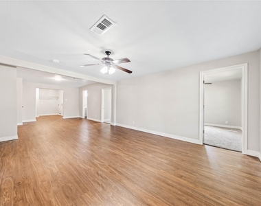 117 N Oak Street - Photo Thumbnail 3