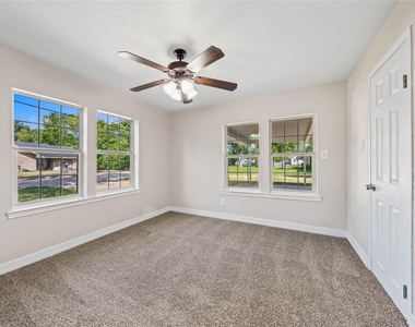 117 N Oak Street - Photo Thumbnail 15