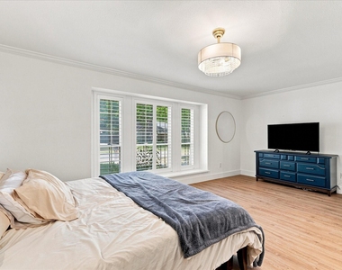 218 Creekside Lane - Photo Thumbnail 15