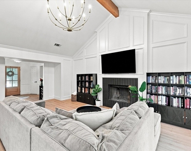 218 Creekside Lane - Photo Thumbnail 6