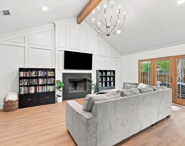 218 Creekside Lane - Photo Thumbnail 5