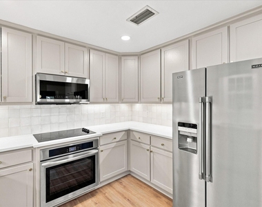 218 Creekside Lane - Photo Thumbnail 9