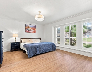 218 Creekside Lane - Photo Thumbnail 14