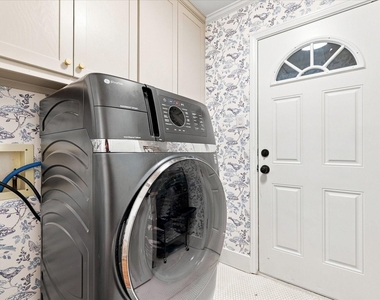 218 Creekside Lane - Photo Thumbnail 21