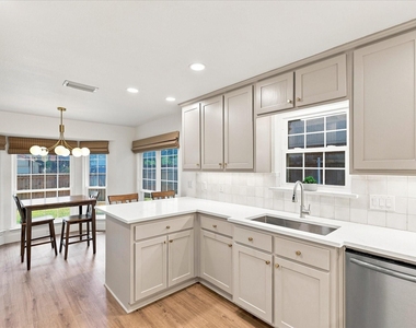 218 Creekside Lane - Photo Thumbnail 12