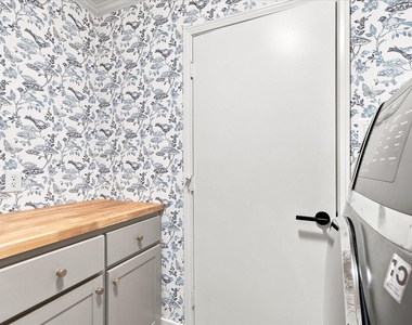 218 Creekside Lane - Photo Thumbnail 20