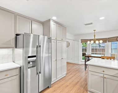 218 Creekside Lane - Photo Thumbnail 10