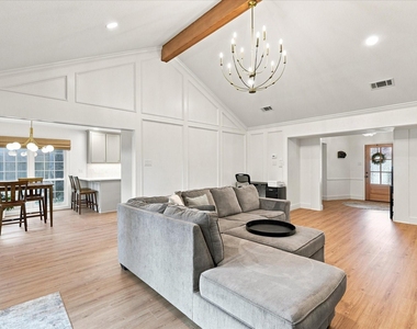 218 Creekside Lane - Photo Thumbnail 7