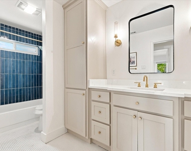 218 Creekside Lane - Photo Thumbnail 18