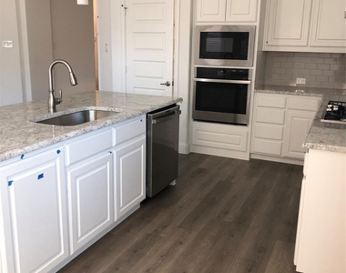 3303 Montgomery Avenue - Photo Thumbnail 3