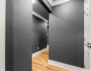 9916 Sandalwood Drive - Photo Thumbnail 13