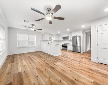 9916 Sandalwood Drive - Photo Thumbnail 8