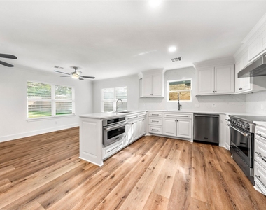 9916 Sandalwood Drive - Photo Thumbnail 10