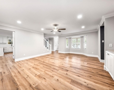 9916 Sandalwood Drive - Photo Thumbnail 6