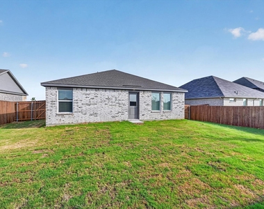 624 W Criner Street - Photo Thumbnail 23