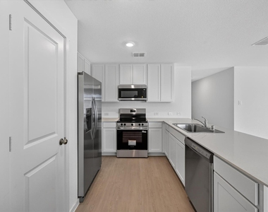 624 W Criner Street - Photo Thumbnail 4