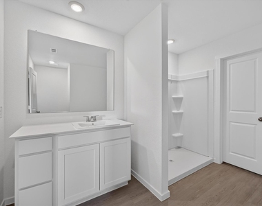 624 W Criner Street - Photo Thumbnail 16