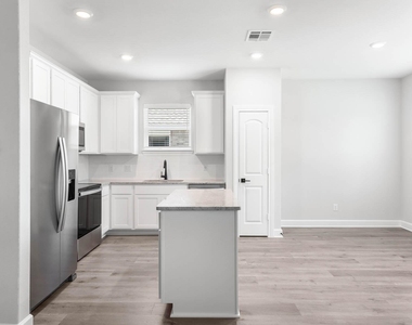 1021 Holly Drive - Photo Thumbnail 2