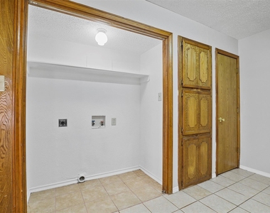 226 E Pritchard Lane - Photo Thumbnail 5
