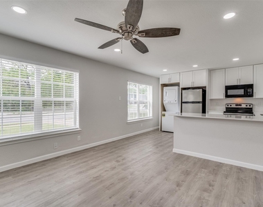 5444 Gaston Avenue - Photo Thumbnail 4