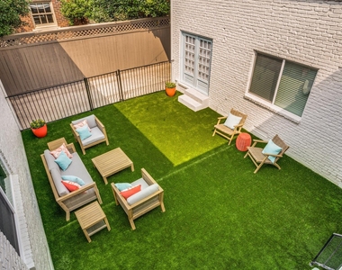 5444 Gaston Avenue - Photo Thumbnail 9
