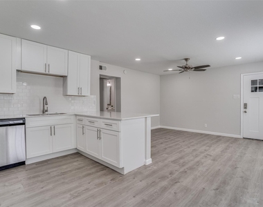 5444 Gaston Avenue - Photo Thumbnail 2