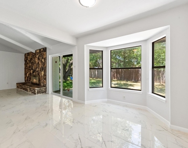 805 Salem Drive - Photo Thumbnail 12