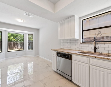 805 Salem Drive - Photo Thumbnail 15