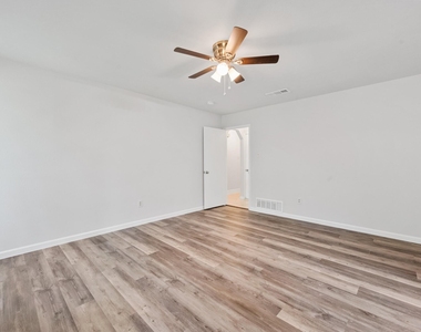 805 Salem Drive - Photo Thumbnail 22