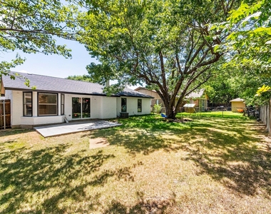 805 Salem Drive - Photo Thumbnail 3