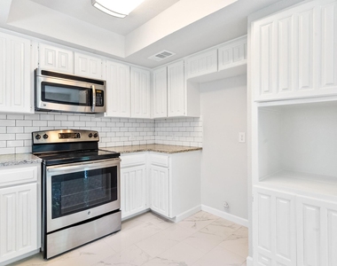 805 Salem Drive - Photo Thumbnail 13