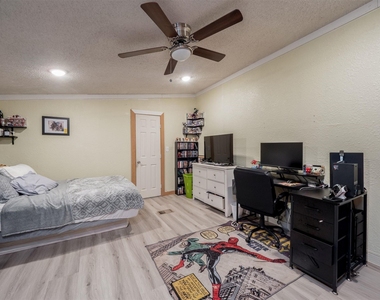 8591 W Ridge Drive - Photo Thumbnail 9