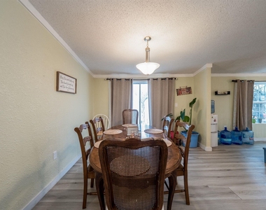 8591 W Ridge Drive - Photo Thumbnail 7