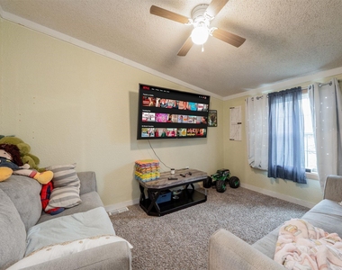 8591 W Ridge Drive - Photo Thumbnail 4