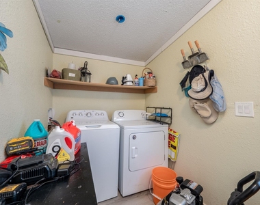 8591 W Ridge Drive - Photo Thumbnail 16