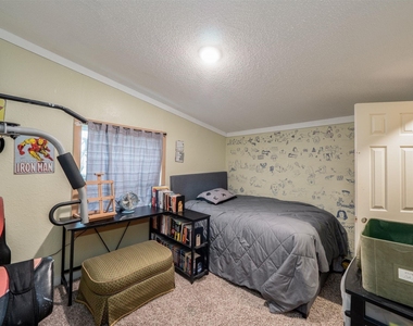 8591 W Ridge Drive - Photo Thumbnail 8