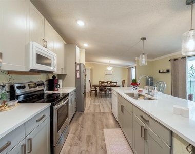 8591 W Ridge Drive - Photo Thumbnail 5