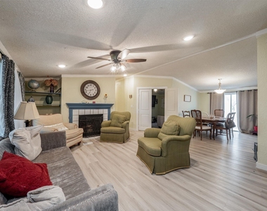 8591 W Ridge Drive - Photo Thumbnail 2