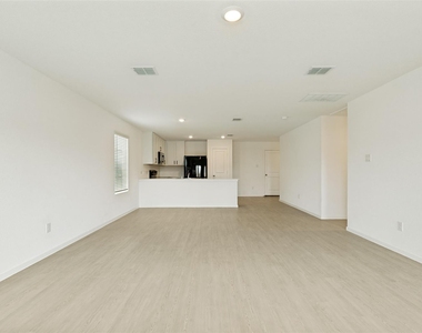 621 Holleman Drive - Photo Thumbnail 5