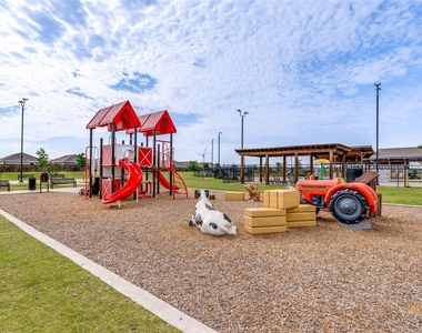 621 Holleman Drive - Photo Thumbnail 27